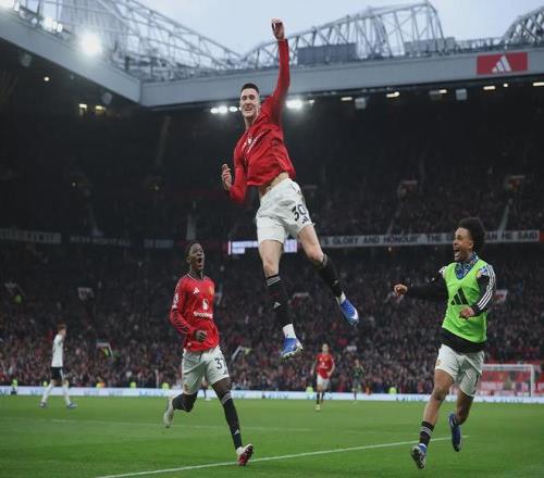 NBA,父子战场首,战辉煌,乐彩体育,LeCai,乐彩体育网址,乐彩app,乐彩官网,乐彩集团