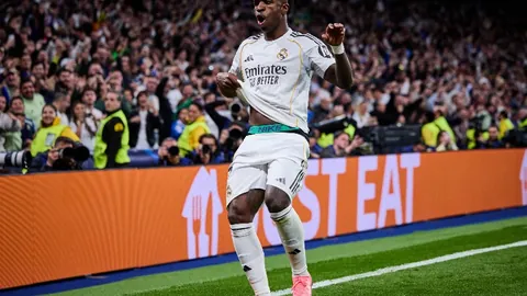 费兰社交平台庆胜利放照：梅开二度双响礼🌟🦈